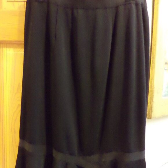 MISOOK  ~ Black with Ribbon Accents at Tulip Hemline ~ Petite XL - Picture 2 of 12